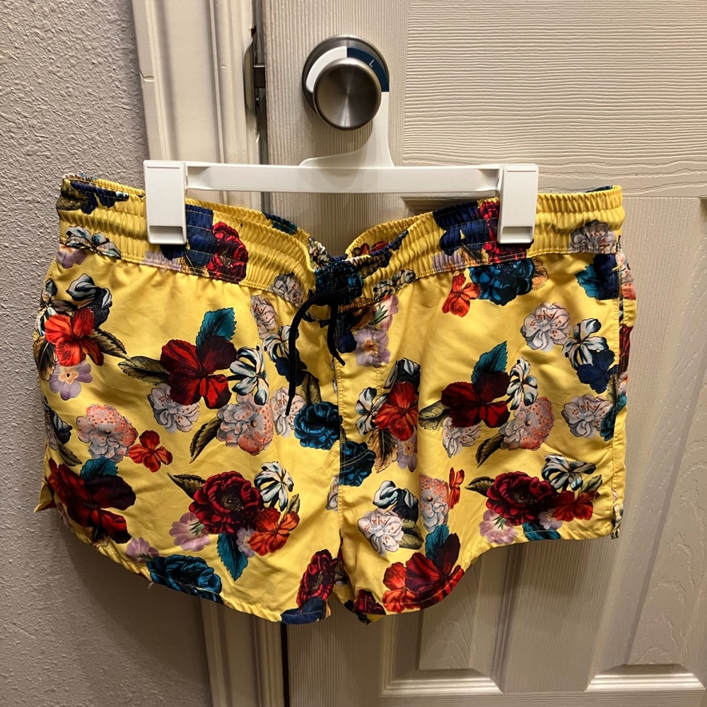 ASOS men’s yellow flower swim trunks NWT